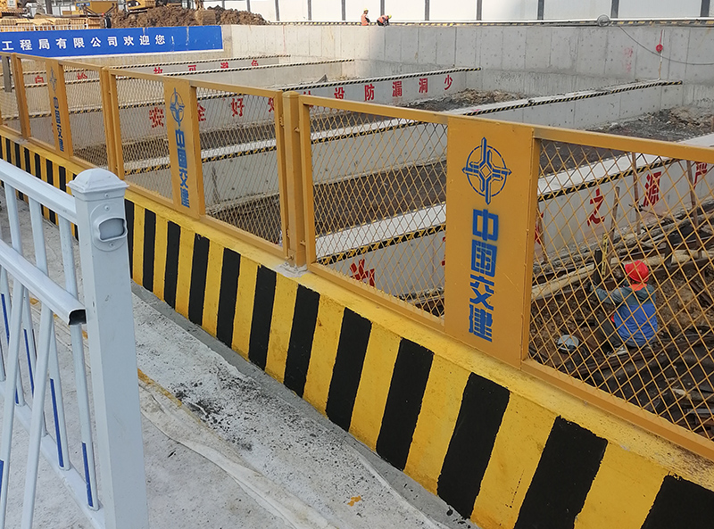 徐州中交隧道基坑護欄安裝完成